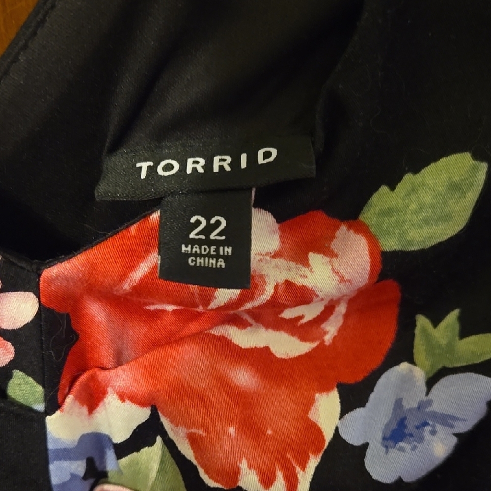 Torrid Pink Floral Midi Dress with V-neck Sleeveless Design - Picture 2 of 3